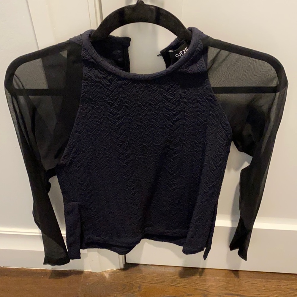 Cut25 black top size 2